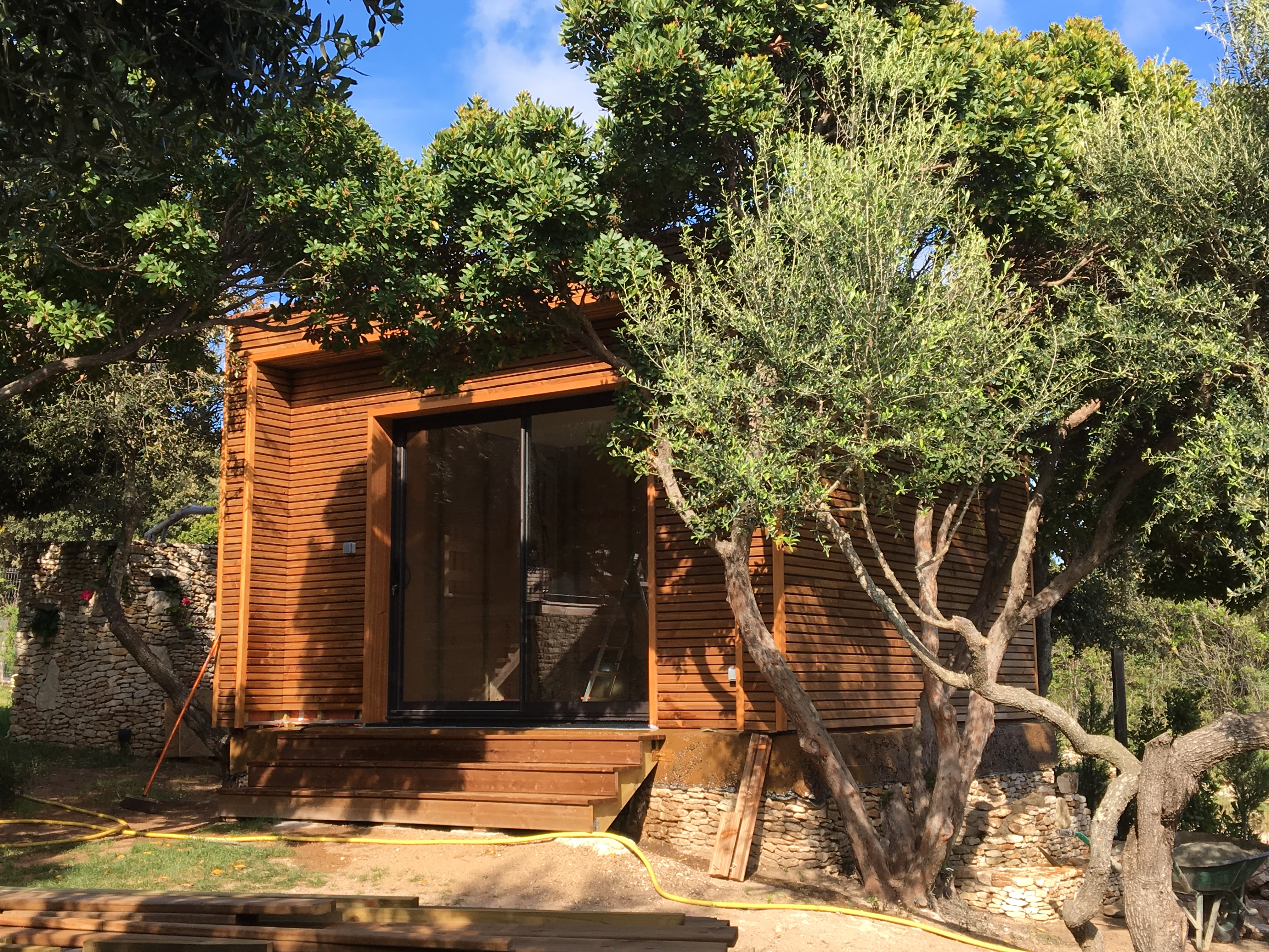 Abri, garage & pool house à Corte